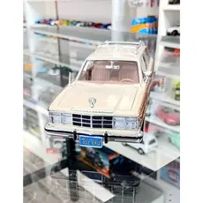 Miniatura Carrinho Metal Escala 1/24 Lebaron Town & Country Abre As Portas