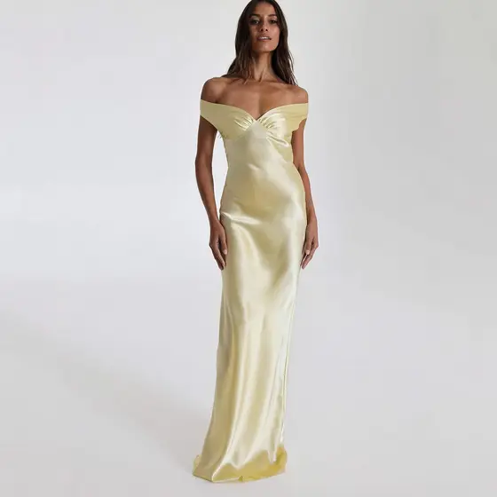 Macacão De Cetim Rabo De Peixe Vestido Longo Com Ombros Expostos De Noite