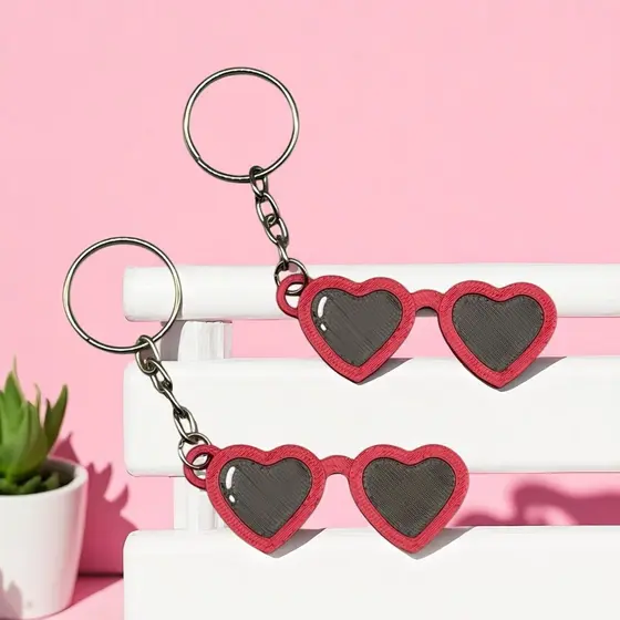 Chaveiro Taylor Swift Óculos de Coração Vermelho 3D