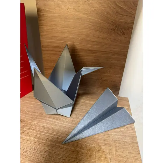 Estátua Origami Cisnes E avião Em Plástico 16cm