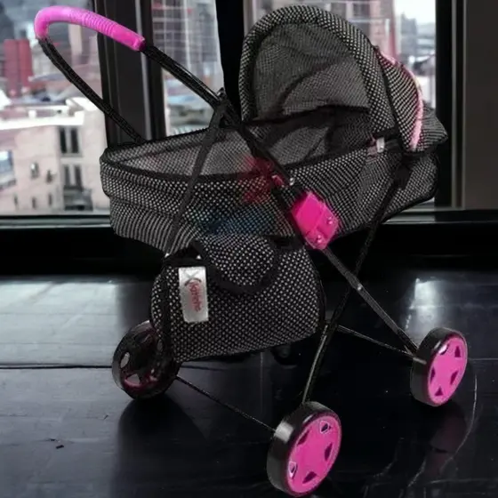 Carrinho de Boneca Bebê Reborn Xikitinha com Bolsa e Mamadeira Suíce