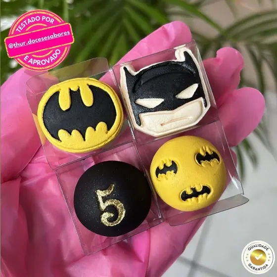 Kit 2 Modeladores Ejetores Morcego Super Herói Brigadeiro, Doce, Massa - 4 peças
