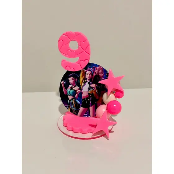Vela Biscuit Guerreiras do K-Pop para bolo pequeno Lilas ou Rosa, escolha o painel e me encaminhe no chat.