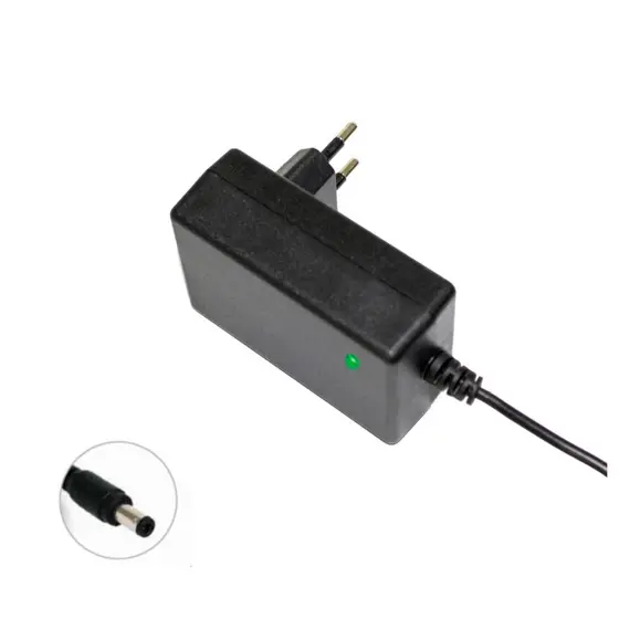 Fonte Chaveada 9V 2A 18W P4 5,5x2,1mm MXT Centro Negativo para Pedal e Teclado Bivolt 100-240V Cabo 1,10m