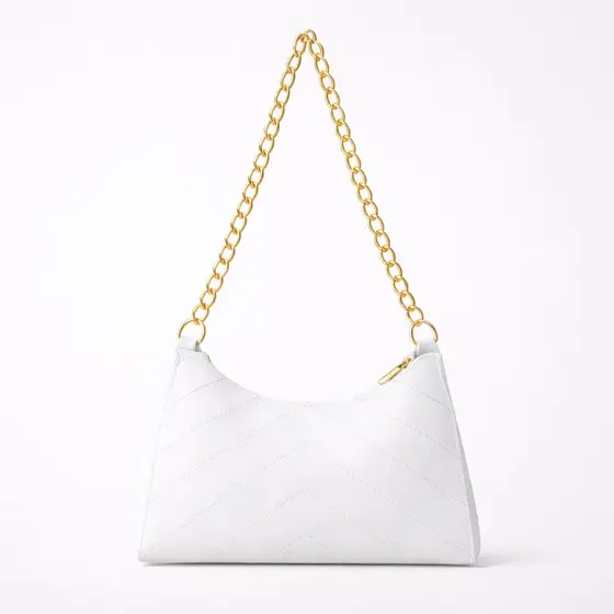 Bolsa Feminina Branca com Corrente Dourada Design Moderno Compacta Elegante para o Dia a Dia