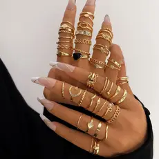Kit 8 Anéis Femininos para Presentear Estilos Minimalista Hippie Chic e Delicado