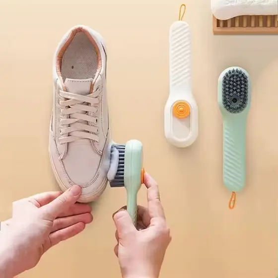 Escova para Limpar Sapato com Dispenser de Detergente