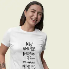 Blusa Cristã Feminina Estampa Nós Amamos Porque Ele Nos Amou Primeiro