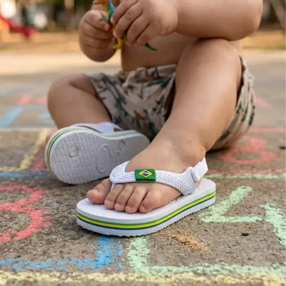 Sandália Infantil Bandeirinha de Conforto Imbatível: Ideal Para o Dia a Dia