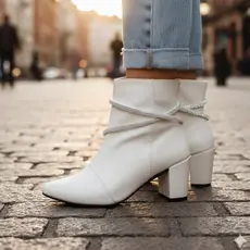 Bota Feminina Com Strass Salto Grosso Médio Bloco Ref. 20/131