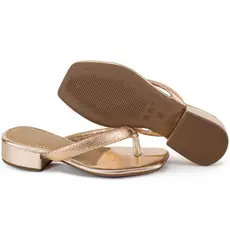 Chinelo com saltinho infantil confortável e delicada