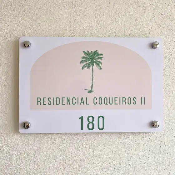 Placas para lojas clinicas escritórios salões de beleza Personalizada Acrílico Adesivada 65x45cm