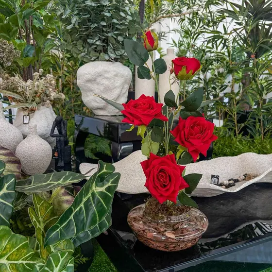 Arranjo Rosas Vermelhas  Flor Artificial Vaso Decorativo Vidro Montado Centro de Mesa Sala Escritório