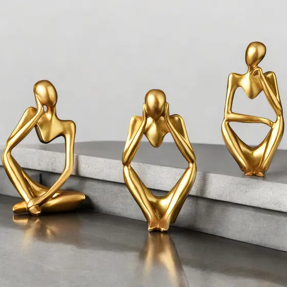 Escultura Decorativa Pensador Dourado - Design Moderno e Minimalista em Gesso