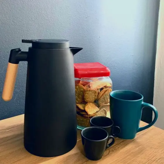 Garrafa de Café Térmica 1L Nórdica com Cabo de Madeira Moderna Fosca