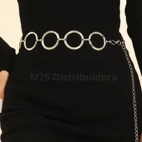Cinto feminino de corrente com passadores, prateado ou dourado.