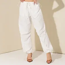 Calça Jogger Street Feminina Ampla Bolsos Funcionais Cintura e Bainha com Elástico