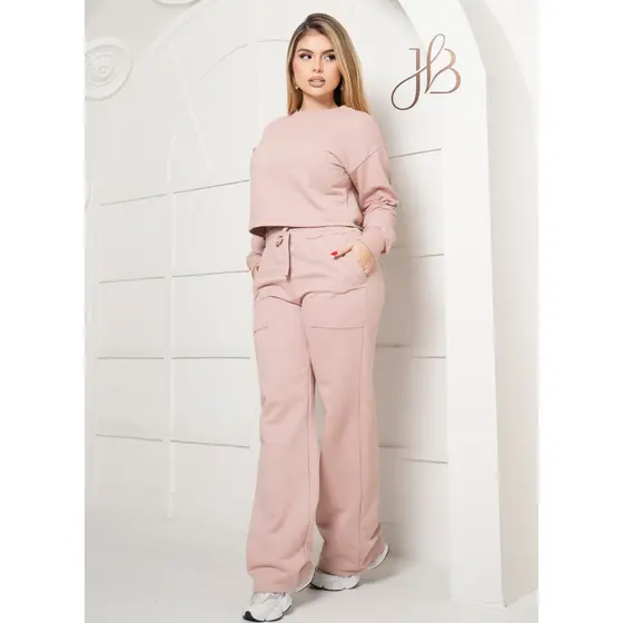 BLUSA E CALÇA RETA EM MOLETOM LOOK CASUAL