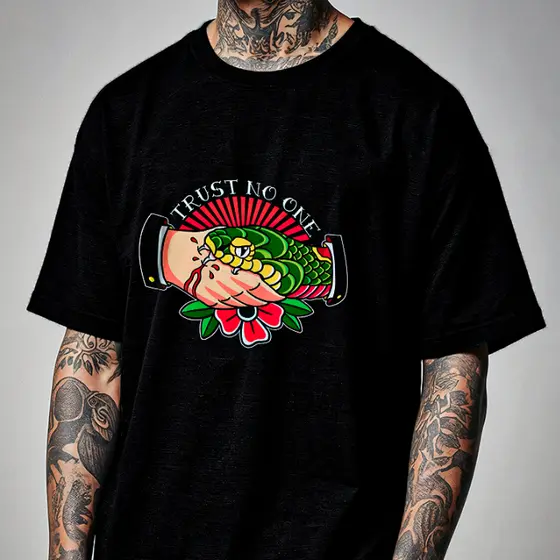 Camiseta TRUST NO ONE Old School Streetwear 100% Algodão Masculina e Feminina Unissex Camisa Premium