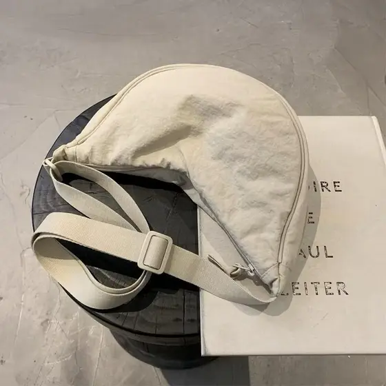 Bag Feminina Transversal Alça Regulável Versátil Impermeável Meia-Lua
