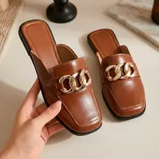 Mule Feminino Elegante Corrente Dourada Bico Quadrado Macerata Confortável Ref: R-151