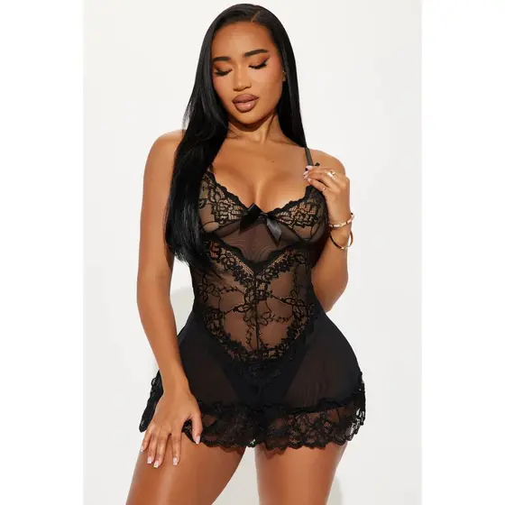 Camisola de Tule Transparente e Renda com Calcinha
