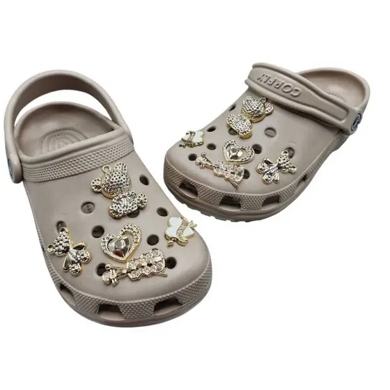 Chinelo Babuche e Sandália Casual Feminino 78 da Corfly Pins Bottons ABS