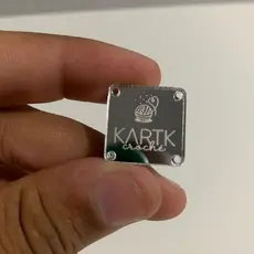 Tag Etiqueta de Acrílico Personalizada para Roupas | Etiqueta para Crochê e Artesanato 2x2 cm
