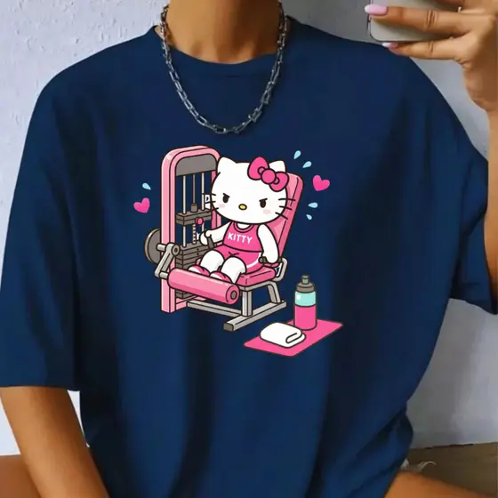 Camiseta Estampada Hello Kitty Fitness Cadeira Extensora Flexora para Treino Academia Treino de Perna em Algodão