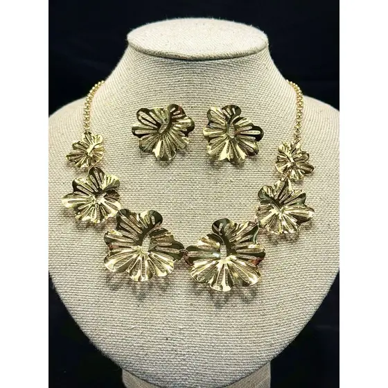 Conjunto de colar e brincos de flores irregulares Acessórios personalizados