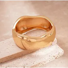 Pulseira Dourada Feminina de Metal – Modelo Grosso com Brilho Intenso, Estilo Moderno e Elegante