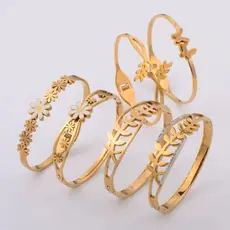 Bracelete Feminino Dourado com Design Floral | Acessório Elegante para Presente