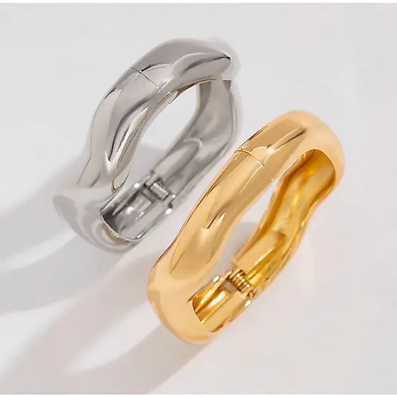 Bracelete Feminino Metalizado – Design Orgânico Irregular, Luxo Minimalista Ajustável