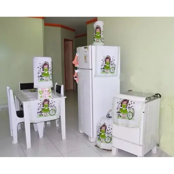 JOGO /KIT  DE COZINHA PINTADO COM A BONEQUINHA DE CROCHÊ EM OXFORD 6 PEÇAS