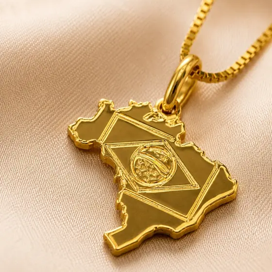 Colar Pingente Mapa do Brasil Bandeira Folheado Ouro 18k Corrente Veneziana com Extensor Caixinha Presente