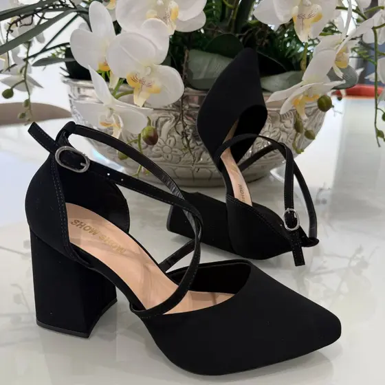 Sapato Feminino Scarpin Tiras Cruzadas Salto Alto 8 cm Grosso brilho elegante Original PÉ DA GATA