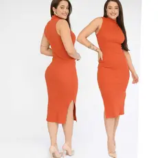 Vestido Midi Canelado Algodão Gola Alta Fenda Lateral Caimento Perfeito Elegante