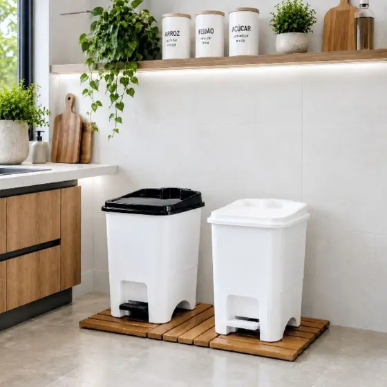 Lixeira 15 Litros de plástico com pedal