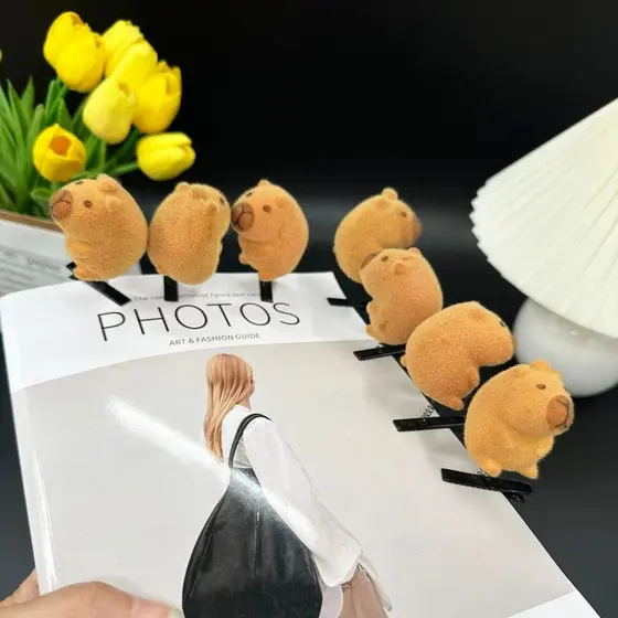 Liga Primavera Grampo de Cabelo - Capivara Fofa, Inspiração em Desenhos Animados
