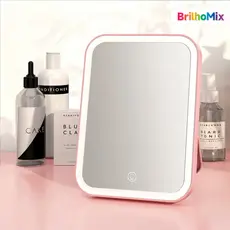 Espelho de viagem LED de 3 camadas: iluminação ajustável por toque + bateria recarregável USB