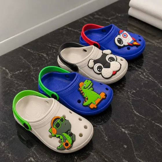 Sandália Infantil Masculino Com Enfeites Divertidos - Leve e Macio - Super Conforto Para Os Pequenos