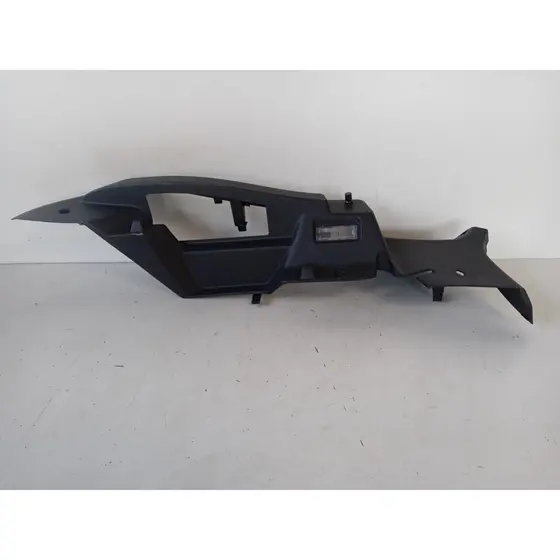 Suporte Esquerdo Tampão Bagagito Focus Hatch 2014-17
