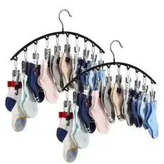 Cabideiro multifuncional de madeira com prendedores para pendurar roupas íntimas, chapéus e meias.