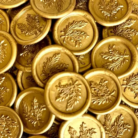 Lacre de Cera Modelos Diversos Dourado Perolado para Convites e Lembrancinhas Com fita dupla face