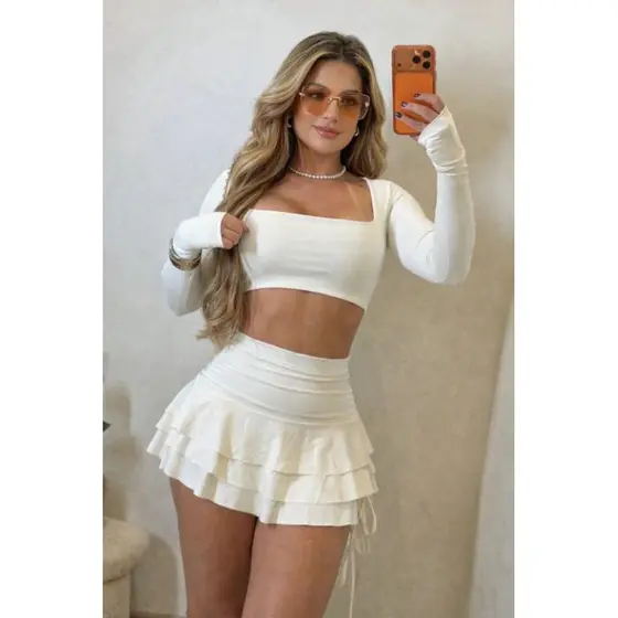 Conjunto Feminino Cropped Manga Longa Decote Reto + Short Saia Babado