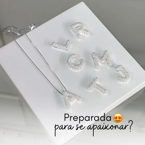 Gargantilha com Inicial Letra Cravejada com pedras de Zircônia 45cm+5cm V12 Prata 925 Banhada