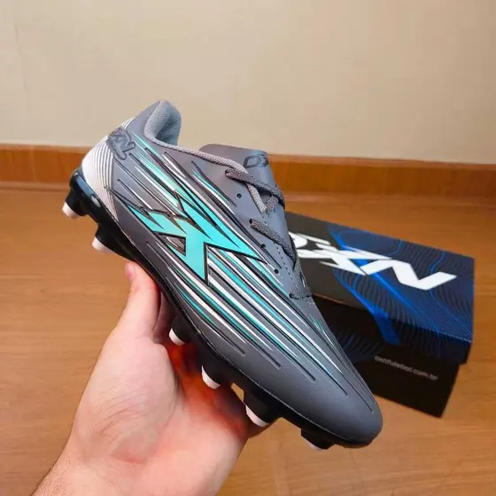 OXN CHUTEIRA CAMPO CONFORTAVEL RESISTENTE LEVE REF FUSION GRIP 5 CINZA