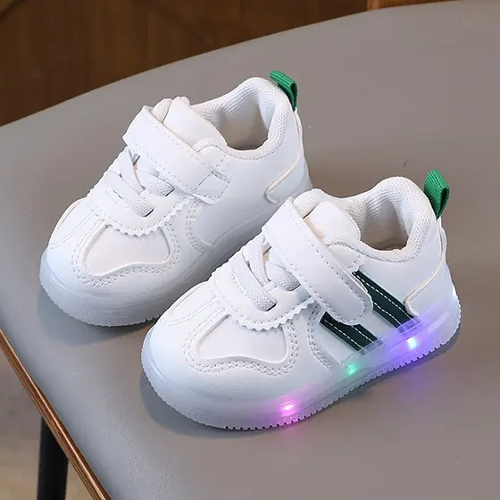 Tênis infantil menino Menina Tênis com luzes LED para lazer sapatinho de bebê andador Leve e macio