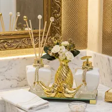 Kit Luxuoso Dourado Conjunto Banheiro + Bandeja Espelhada Lux,Vaso Enfeites + Kit Varetas Difusoras Decoração Lavabo Pia