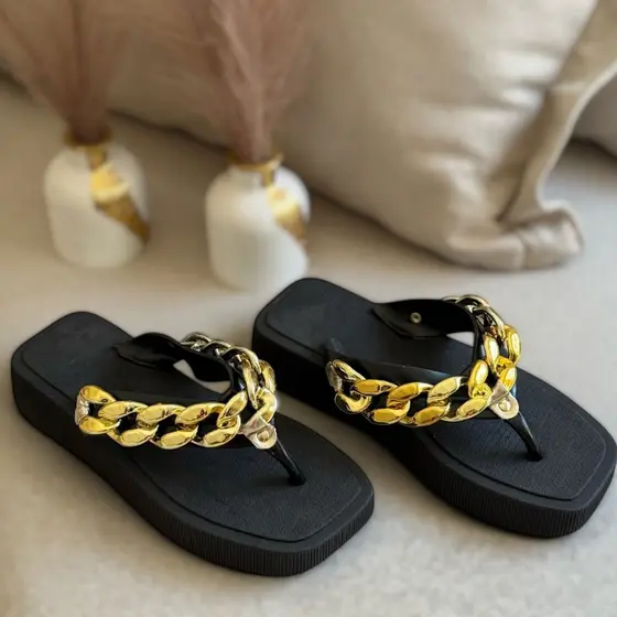 Papete Plataforma Chinelo Bico Quadrado Corrente Dourada - Fashion 2026